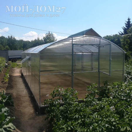 Теплица СверхПрочная ВАГОН 8 метров с поликарбонатом | Мой-Дом27 | Каркас изготовлен из оцинкованной замкнутой трубы 20*20 мм.<br>
 Ширина - 3 метра. Высота - 2,05 метра. Длина - 8 метров<br>
 Выдерживаемая снеговая нагрузка - 150 кг/м2. Выдерживаемая ветровая нагрузка - до 27 м/с.<br>
 Расстояние между дугами 1 метр.&nbsp;Ширина двери 0,96 метра.<br>
 <b>ДВОЙНАЯ ДУГА под дугой приварена еще одна дуга.&nbsp;Прямые стенки</b><br>